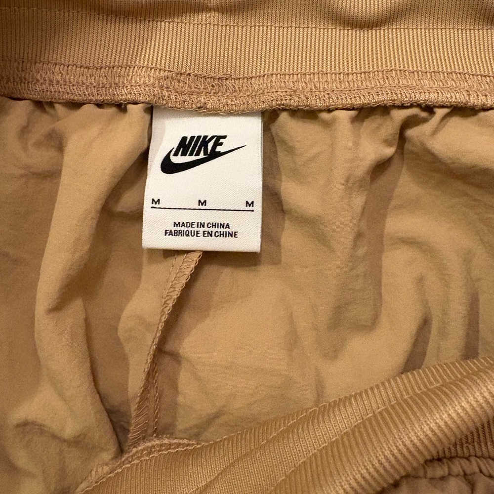 NWOT Nike Beige Joggers with Fleece Pockets - Picture 5 of 9